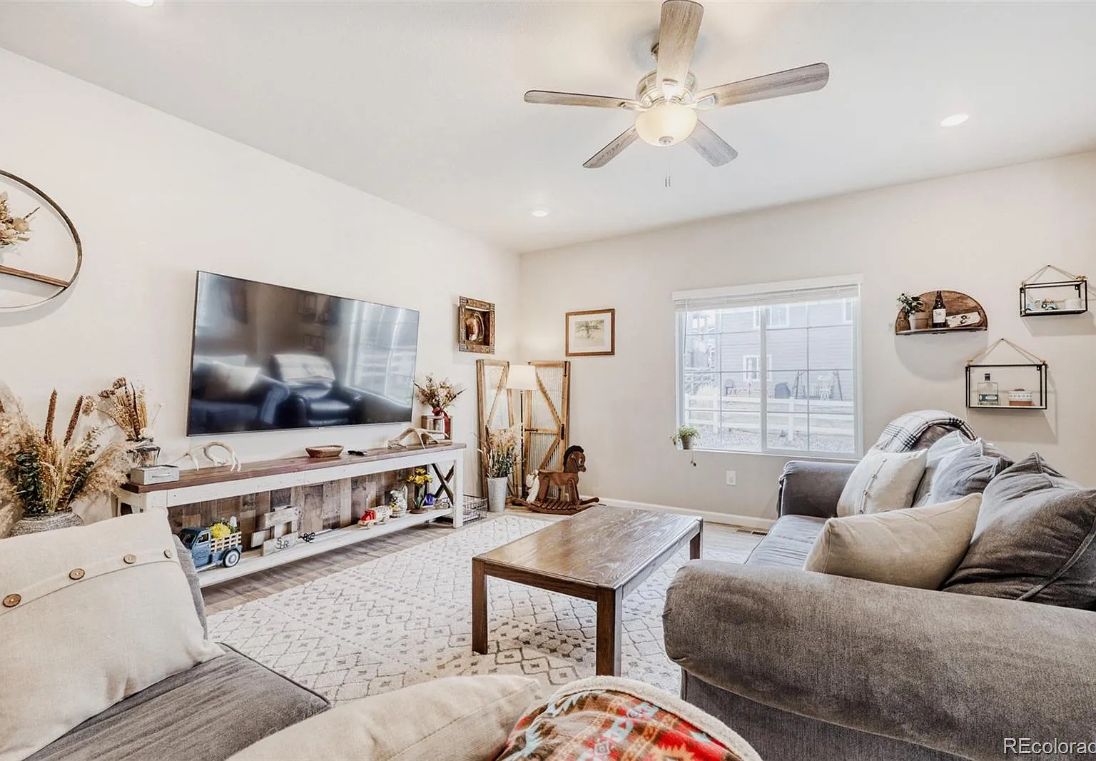 4 bed, 2.5 bath, 2058 sqft, $3,000 — Photo 4