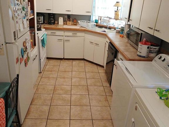 5th image of 405 E 13th St
