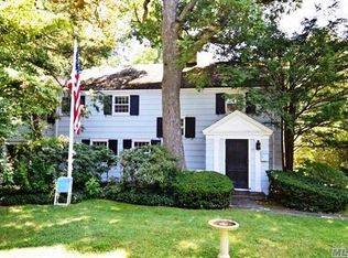 10 Amherst Rd, Great Neck, NY 11021