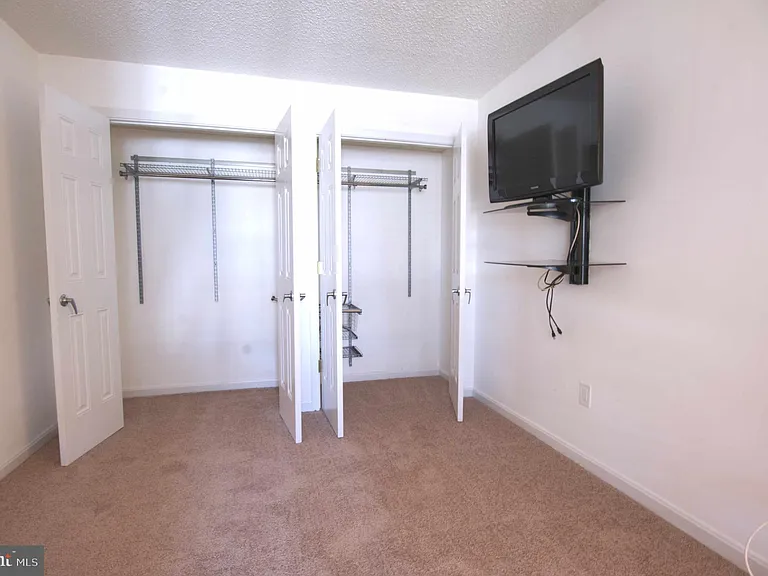 1007 Fallcrest Ct #4-104 — Photo 3