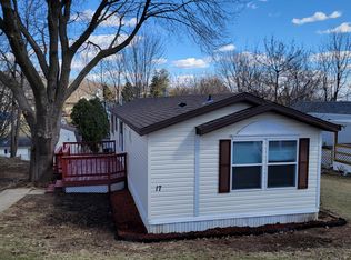 17 Maple Aire Dr, Blue Mounds, WI 53517