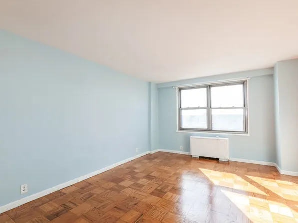 70-25 Yellowstone Boulevard image 35 of 35