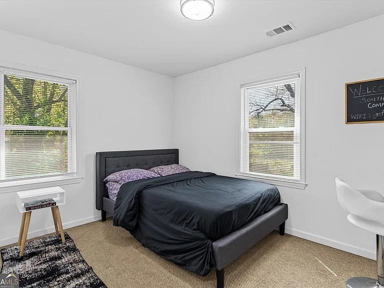 1111 Valley View Rd SE — Photo 12