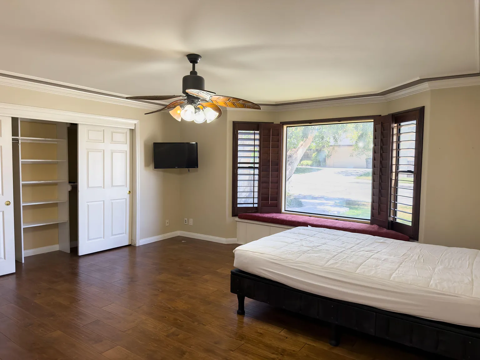 4 bed, 3.0 bath, 2500 sqft, $1,403 — Photo 1