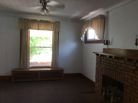 4th image of 160 Hall St