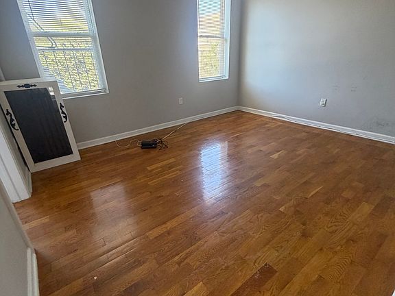 3rd image of 146-150 Manhattan Ave #16C