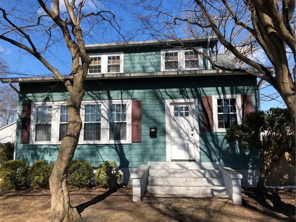 392 Roger Williams Ave, Rumford, RI 02916