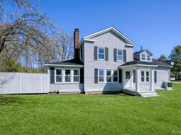 2218 Wixom Rd, Commerce Township, MI 48382