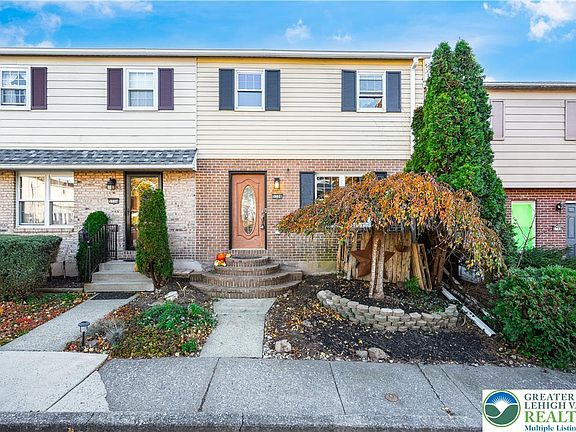 3rd image of 5736 Greens Dr