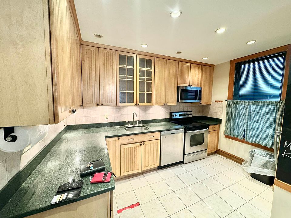 1st image of 2561 47th St #2
