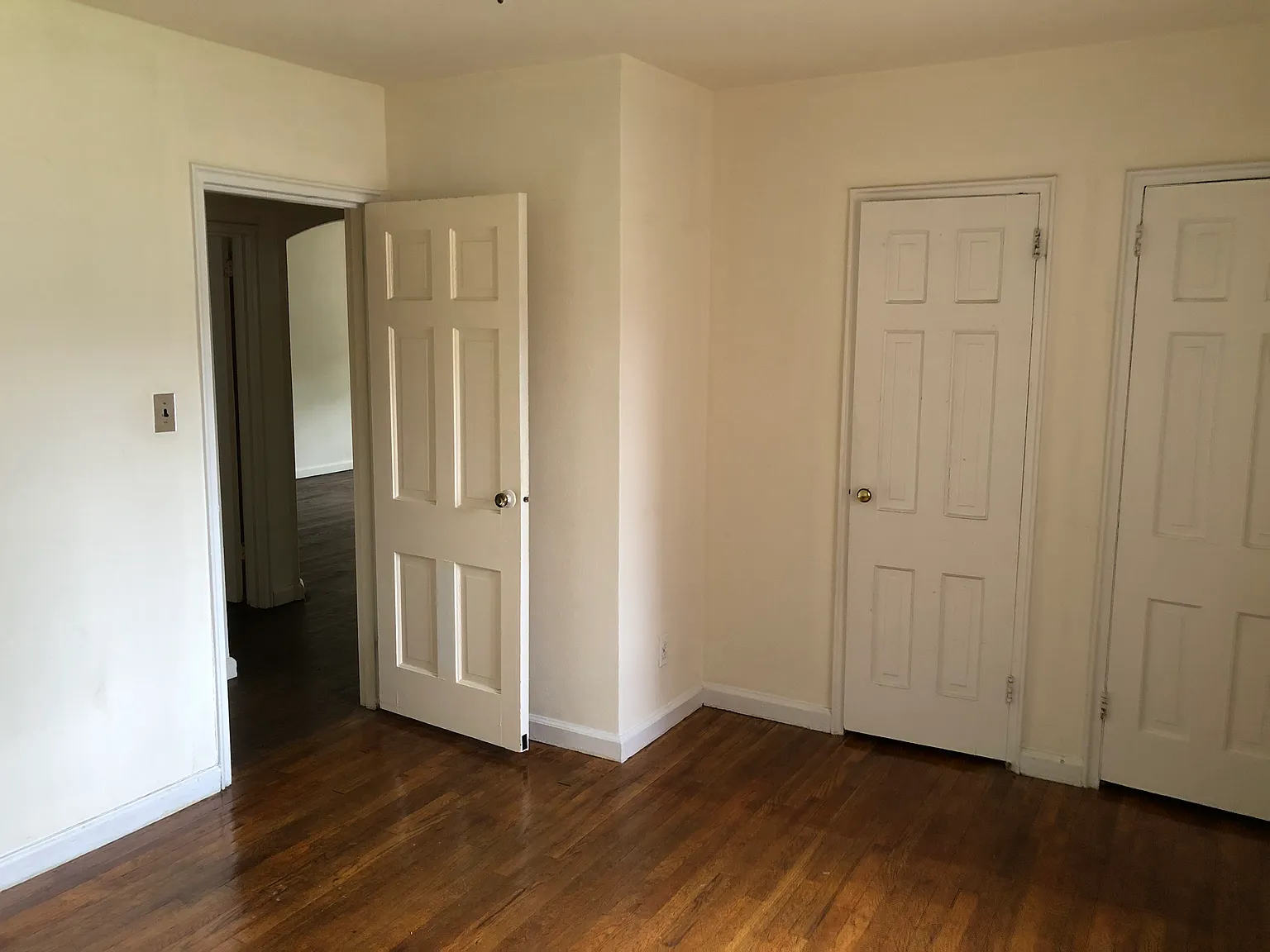 540 Castleton Ave — Photo 4