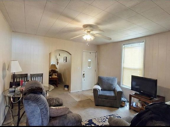 5th image of 322 S 13th St