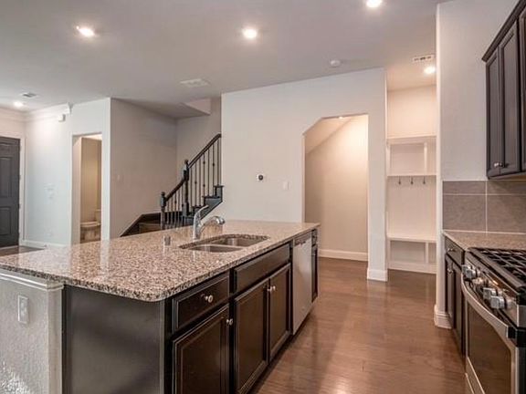 4th image of 1029 Zachary Way