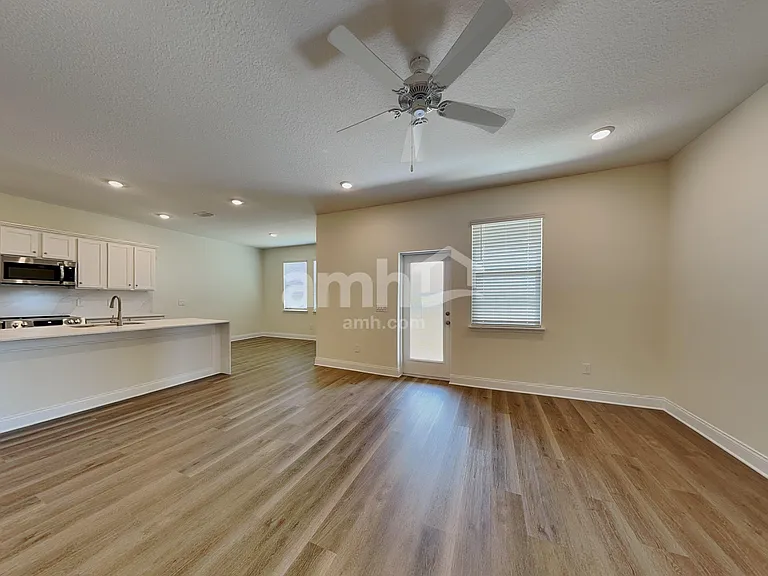 16392 Aubergine Aly — Photo 6