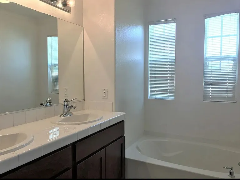 2703 White Pine Ct — Photo 10