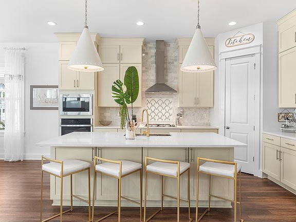 3rd image of 295 Grande Pointe Cir