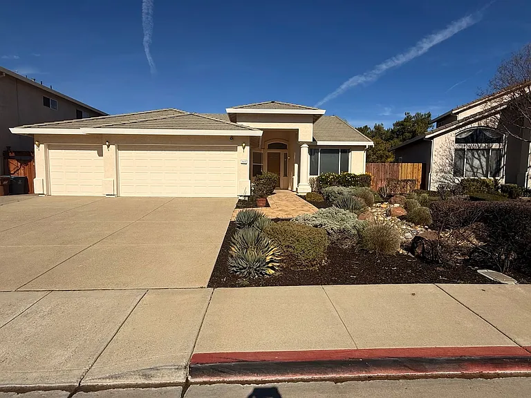 2605 Sage Ct — Photo 1