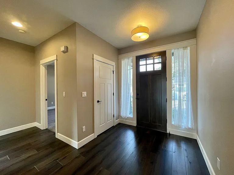 2120 SW Dolph Ct — Photo 3