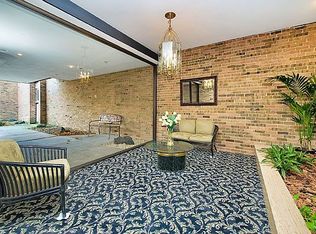 360 Claymoor APT 1A, Hinsdale, IL 60521