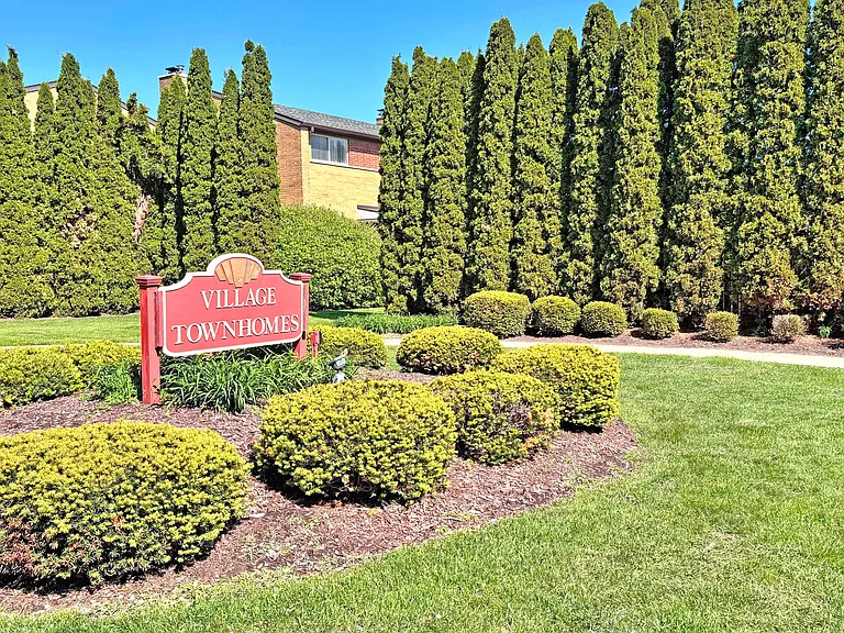 Village Townhomes — Photo 7