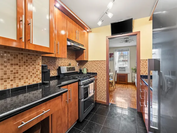 1625 Emmons Avenue image 21 of 21