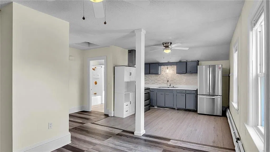 2 bed, 1.0 bath, 932 sqft, $1,900 — Photo 2