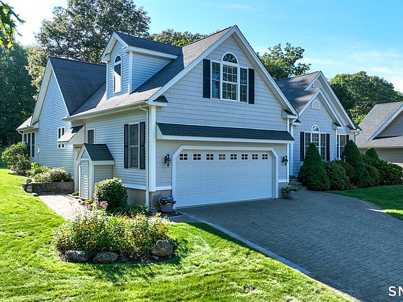 2nd image of 23 Fieldstone Lane