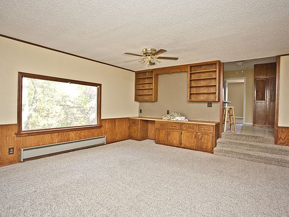 4th image of 33 Sheneman Dr
