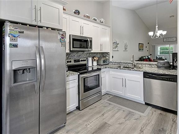 5th image of 8043 Summer Shores Dr