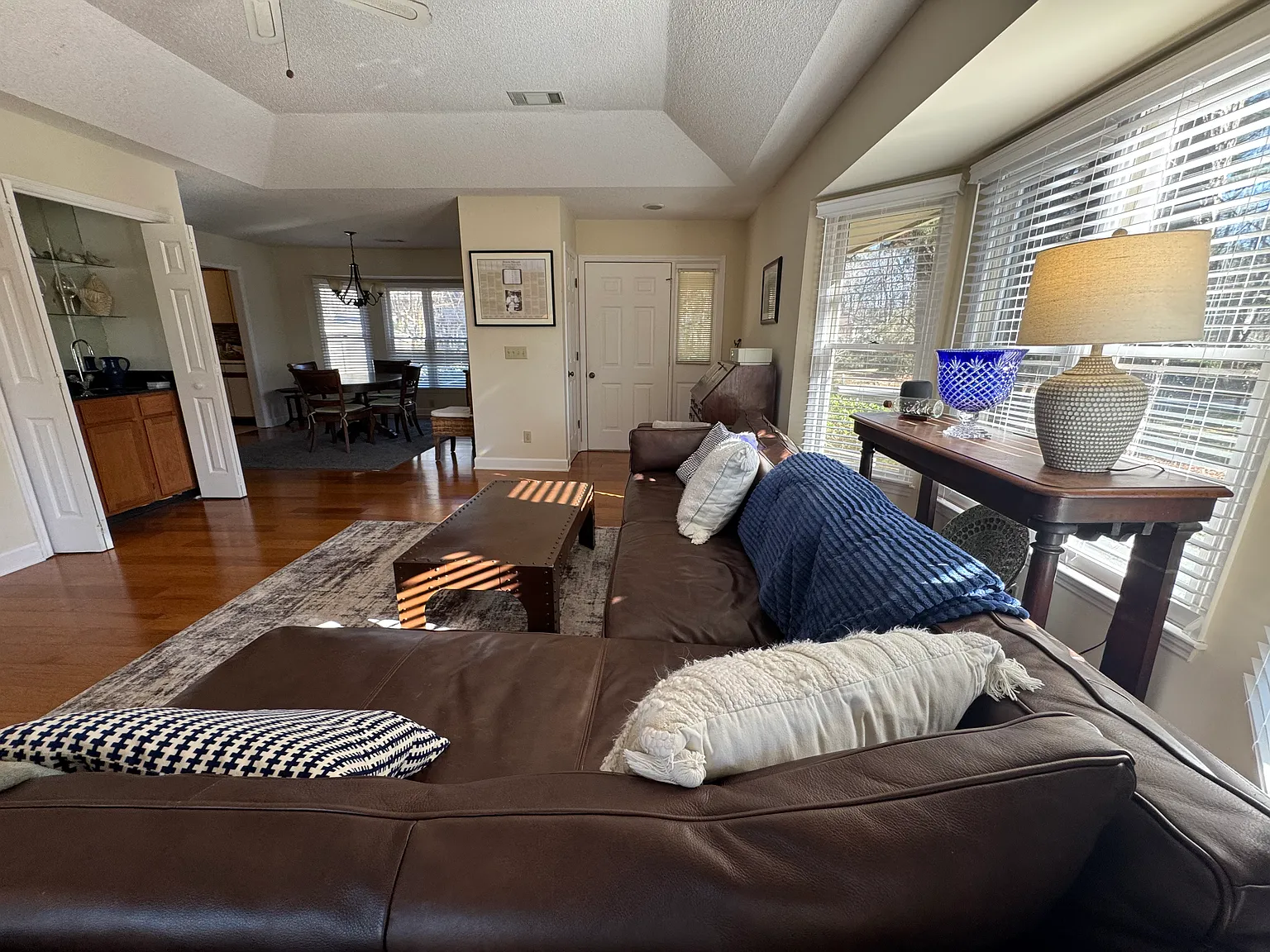 3 bed, 1800 sqft, $4,950 — Photo 4