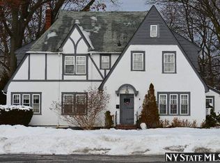 233 Hamilton Rd, Rockville Centre, NY 11570