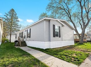 322 Timberlane Dr, Belleville, MI 48111