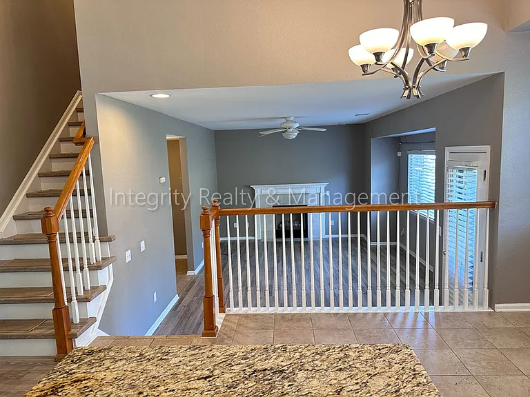 1041 Laurenwood Ln — Photo 18