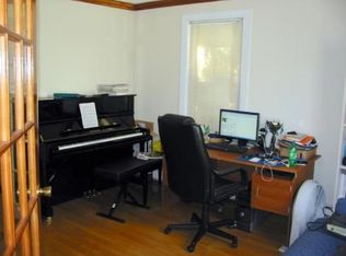 8 Denns Pl, Newton, MA 02459