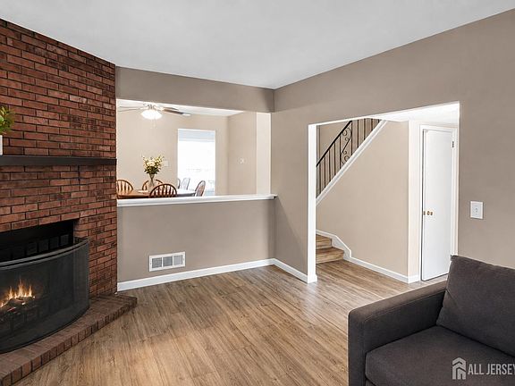 2nd image of 14 Dogwood Ct
