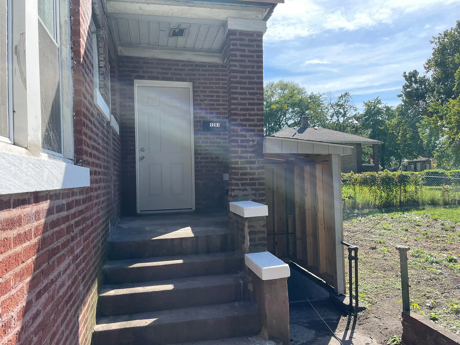 3 bed, 751 sqft, $1,200 — Photo 3