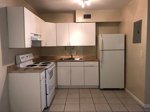 4th image of 833 SW 30th St APT 2
