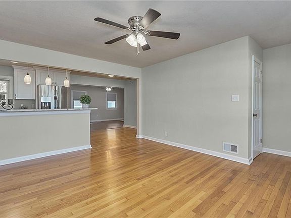 5th image of 220 Peachwood Ln