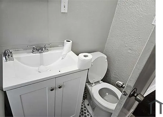 3210 W 114th St #11 — Photo 4