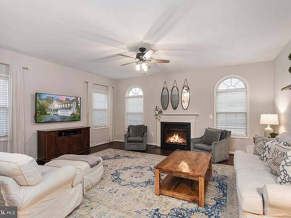 4th image of 16 Saint Elizabeths Ct
