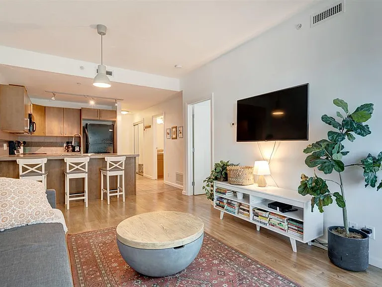 210 15th Ave SE #1302 — Photo 9