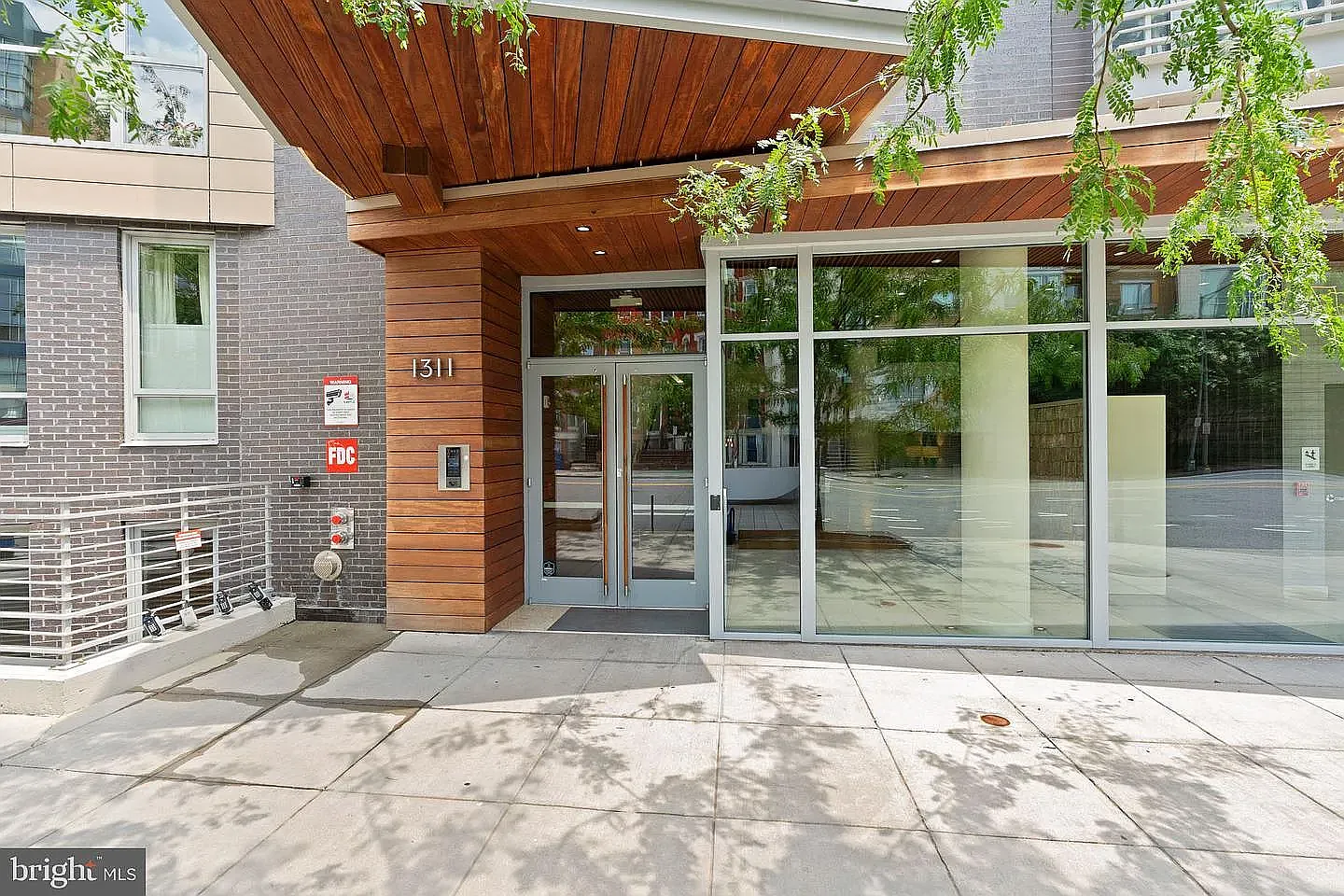 2 bed, 706 sqft, $2,900 — Photo 2