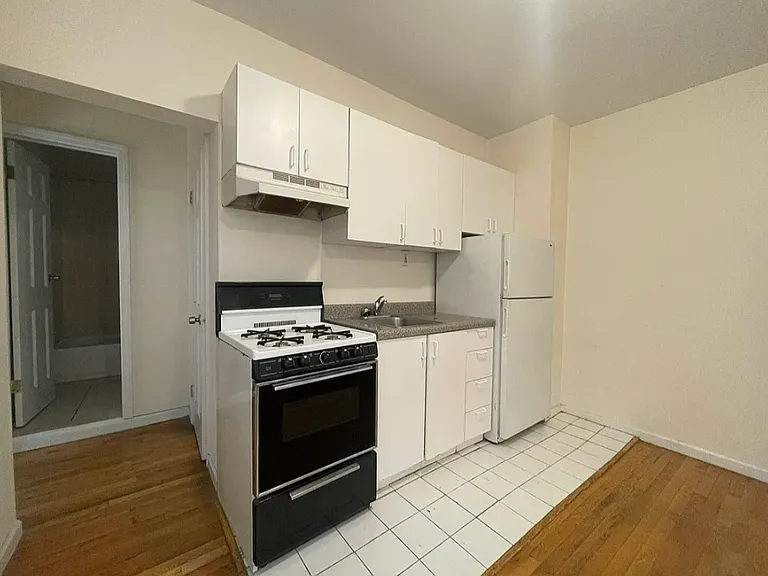 217 E 22nd St #3 — Photo 6
