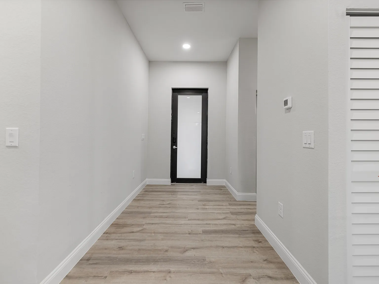 RMA 5 - 941 Elgin Street - 1 — Photo 3