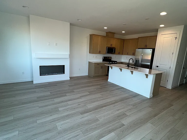 17828 NW 10th Pl #17828 — Photo 4