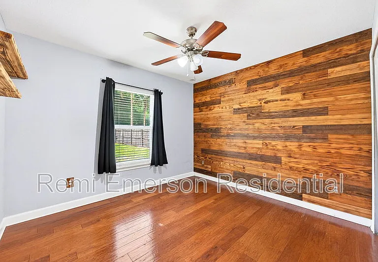 116 W 5th St — Photo 24