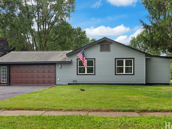 33 Holly Dr, Crystal Lake, IL 60014