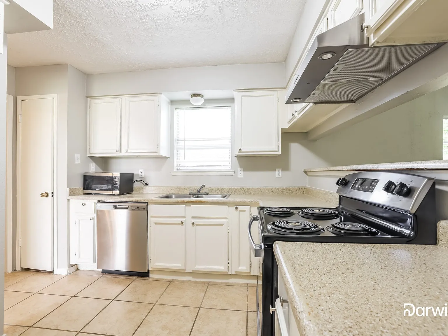 3 bed, 2.0 bath, 1872 sqft, $1,825 — Photo 2