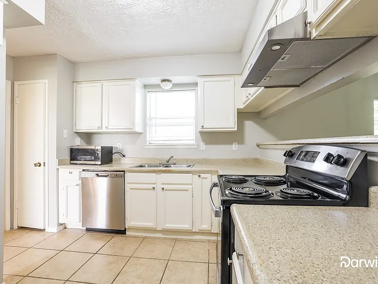 4902 Ripple Creek Dr — Photo 2