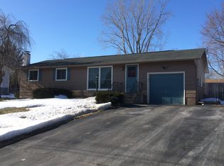 102 Willowwood Ln, Camillus, NY 13031